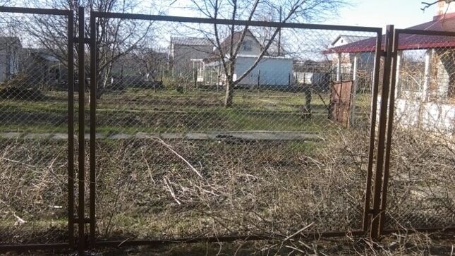 Изготовление и монтаж забора из сетки рабицы